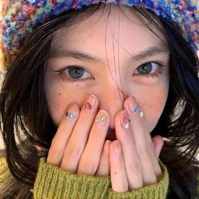 这个警察不太冷